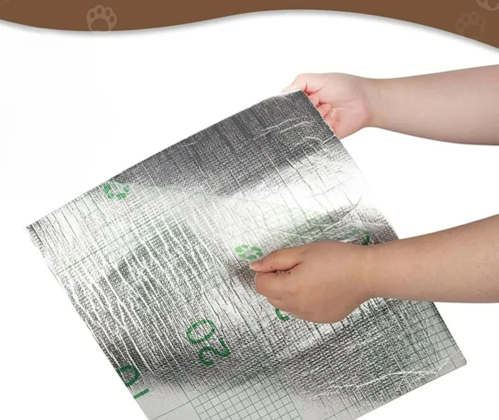 Protetor de sofá adesivo para gatos, fácil de aplicar.